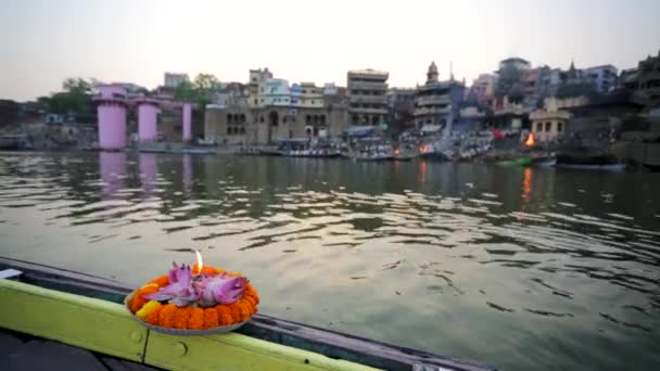 Ceremonia na rzece Ganges — Wideo stockowe