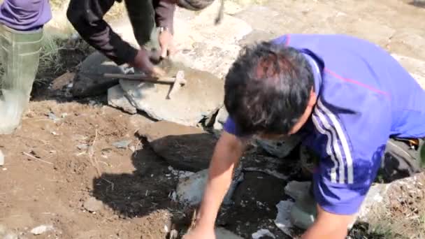 People putting paving stones — Stock Video