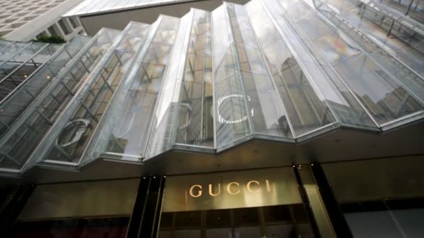 Gucci winkel in de zakenwijk — Stockvideo