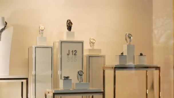 Ρολόγια σε κατάστημα Chanel — Αρχείο Βίντεο