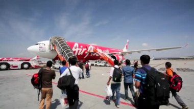 Air Asia uçağa binmeden yolcu