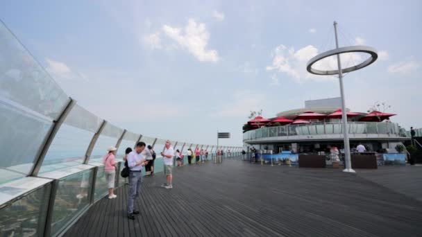 Turistas que visitam SkyPark — Vídeo de Stock