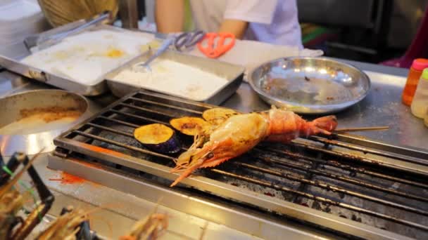 Grilling lobster close up — Stock Video