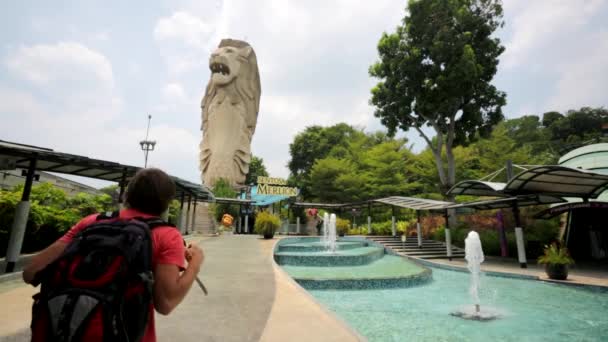 Enorme estatua majestuosa Merlion — Vídeos de Stock