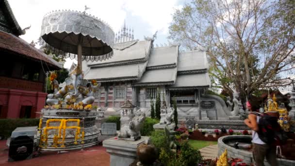 Mosteiro de prata em Wat srisuphan — Vídeo de Stock