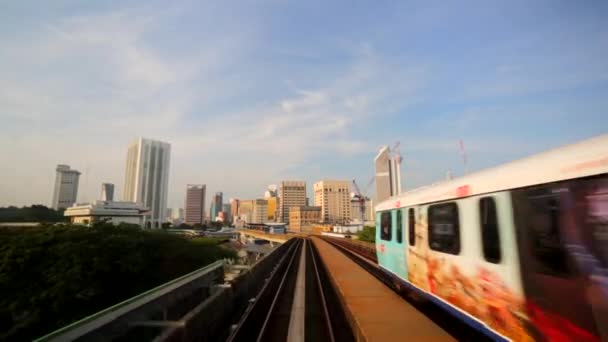 La vista de la ciudad desde mouving tren LRT — Vídeos de Stock