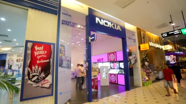 Nokia butik på Low Yat Plaza — Stockvideo