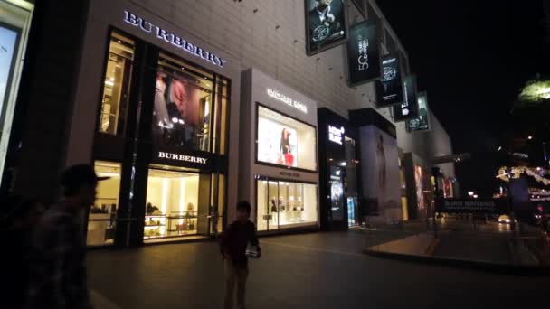 Tiendas en el centro comercial Pavilion — Vídeos de Stock