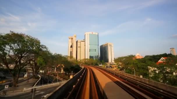 La vista de la ciudad desde mouving tren LRT — Vídeos de Stock