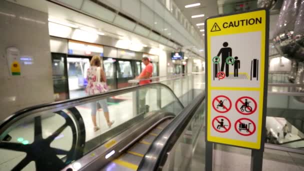 Warnschild bei mrt — Stockvideo