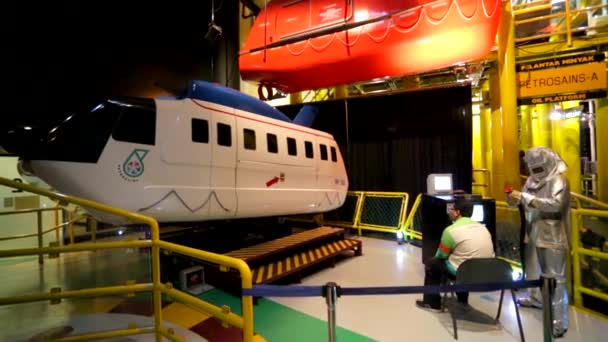 People at Petrosains Discovery Centre — Stock Video