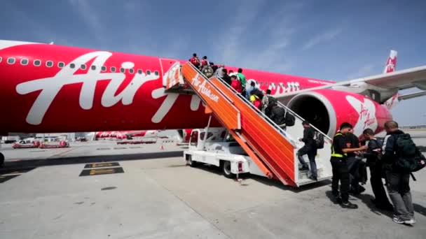 Passengers boarding in Air Asia plane — Stock Video