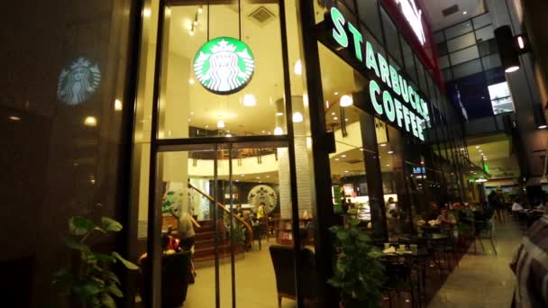 Starbucks káva v Kuala Lumpur — Stock video