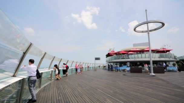 Turistů, kteří navštíví Skypark — Stock video