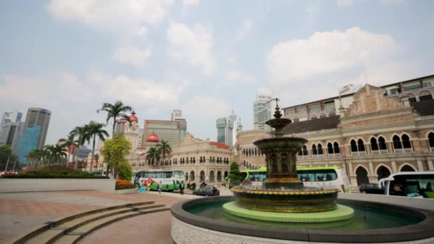 Fuente en la Plaza Merdeka — Vídeo de stock