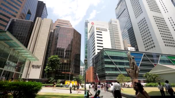 Persone a Raffles Place — Video Stock