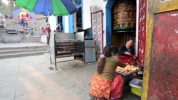 Women at entrance of  temple — Stock Video