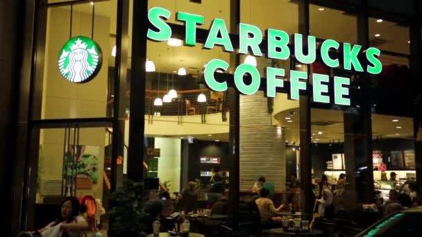 Starbucks káva v Kuala Lumpur — Stock video