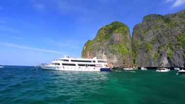 Tekne turist Maya koyunda