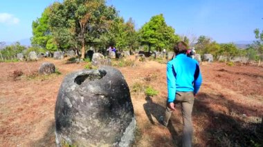 Kavanoz düz turist ziyaret