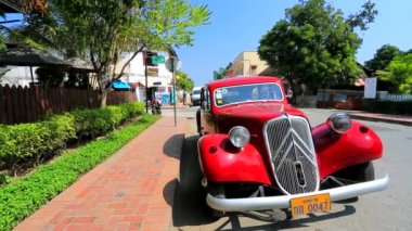 Sokak eski klasik otomobil