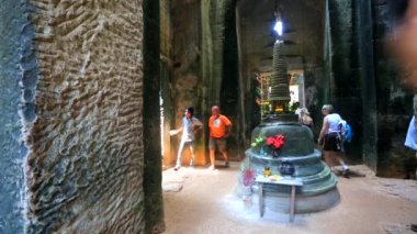 Turist Preah Khan tapınağı ziyaret