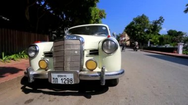 Sokak eski klasik otomobil