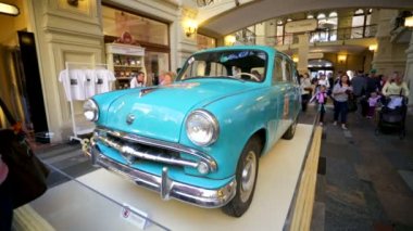 Sovyet retro araba Moskvich-423