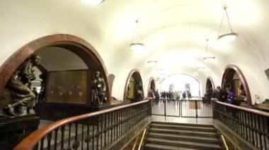 Olan Revolyutsii metro istasyonu