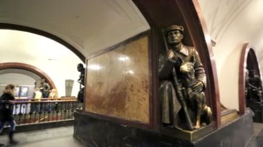 Olan Revolyutsii metro istasyonu