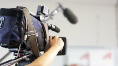 Video kamera ve kameraman eller