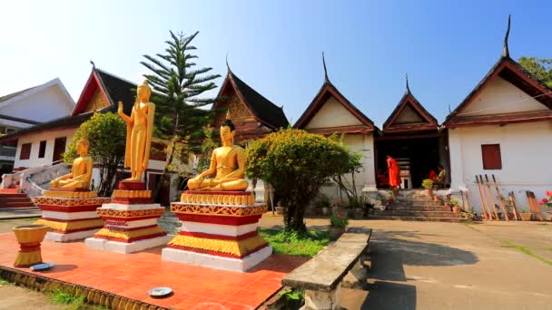 Templo de Wat Mai Suwannaphumaham — Vídeo de Stock