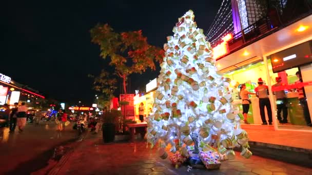 Christmas tree at Pub Street — Stock Video