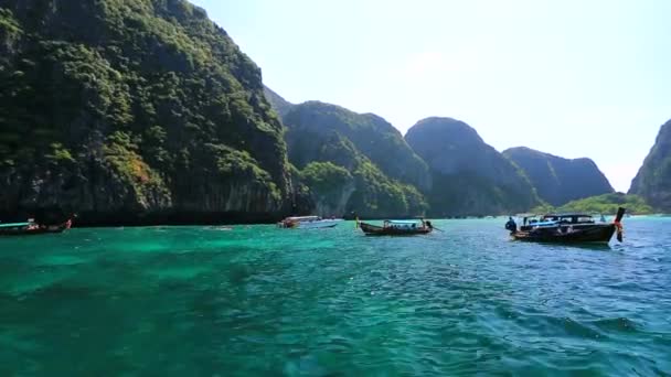 Bateaux à longue queue traditionnels — Video