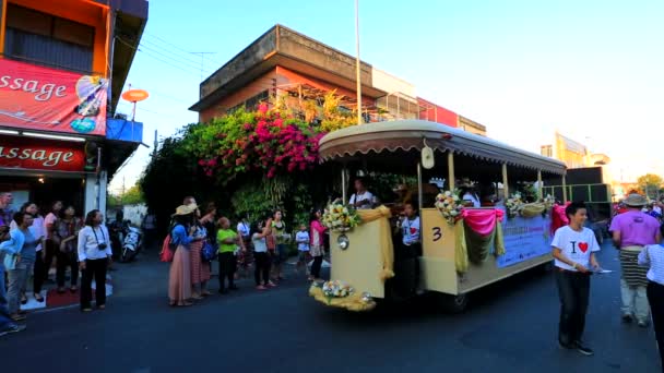 Osmatřicáté výročí Chiang Mai Flower Festival — Stock video