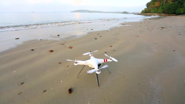 Quadrocopter takes off from the beach — Stock Video