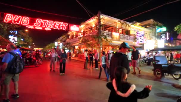 Belangrijkste nachtleven Pub Street — Stockvideo