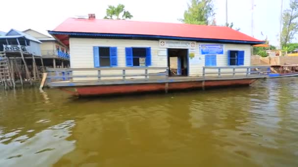 Вид на плавучую деревню — стоковое видео