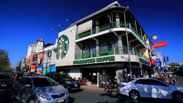 Starbucks kaffe på gamla staden — Stockvideo