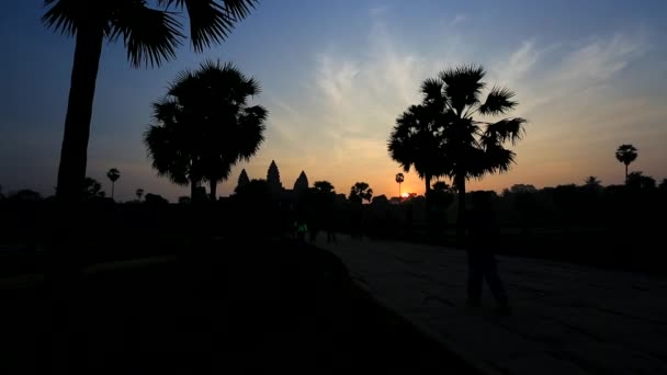 Chrám Angkor Wat v sunrise — Stock video