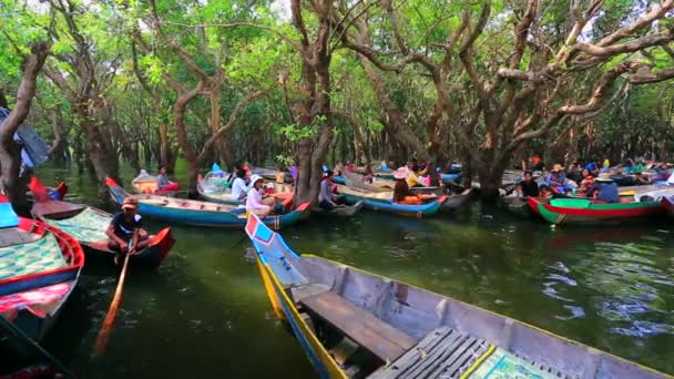 Turistler için taksi tekneler — Stok video