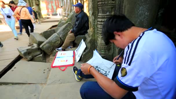 Boy draws a picture — Stock Video