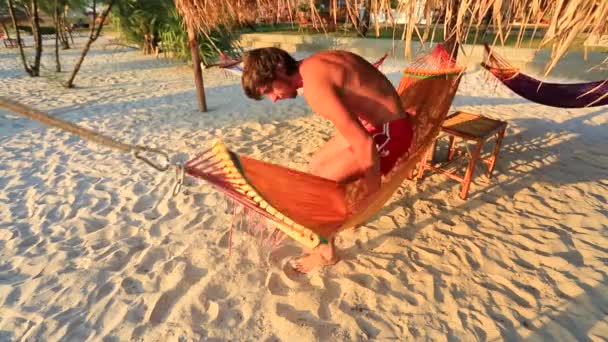 Man relaxing in hammock — Stock Video