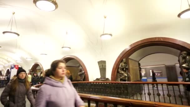 Ploshchad Revolyutsii metrostation — Stockvideo