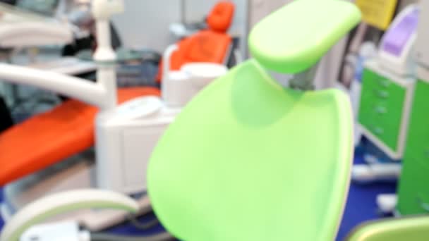 Strumenti dentistici alla fiera internazionale — Video Stock