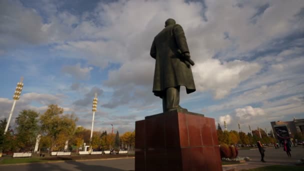 Lenin statue in Moscow — Stock Video