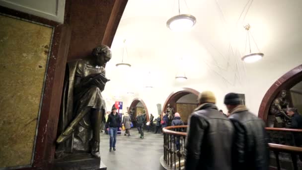 Olan Revolyutsii metro istasyonu — Stok video
