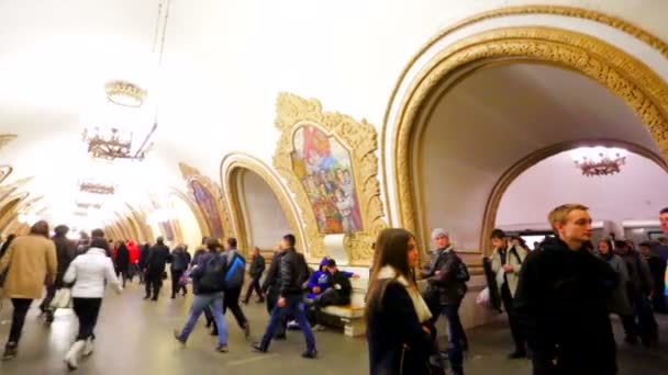 Киевская станция метро в Москве — стоковое видео