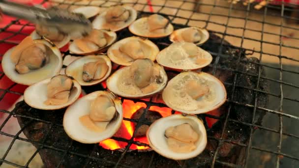 Tasty Grilled clams — Stock Video