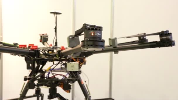 Präsentation des Quadrocopters — Stockvideo